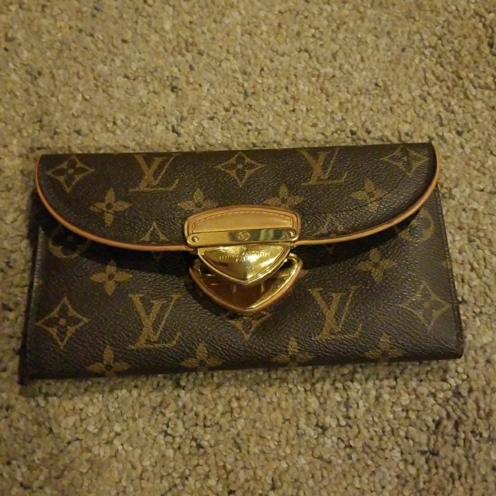 L v organizer wallet